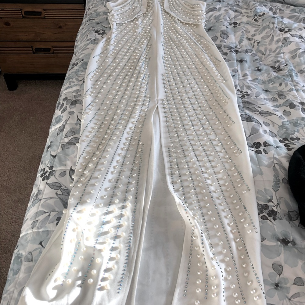 Can be a wedding, party or prom dress